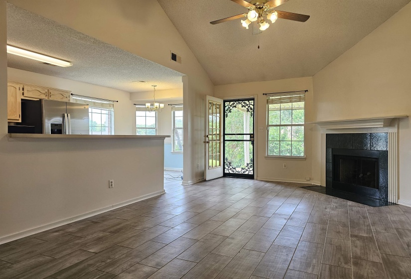2210 STONE STREAM DR, Memphis, Tennessee 38016, 3 Bedrooms Bedrooms, 6 Rooms Rooms,2 BathroomsBathrooms,Residential,For Sale,STONE STREAM,10224430