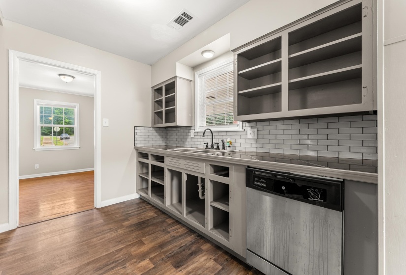 2535 CLEARPARK DR, Memphis, Tennessee 38127, 3 Bedrooms Bedrooms, 7 Rooms Rooms,2 BathroomsBathrooms,Residential,For Sale,CLEARPARK,10224431