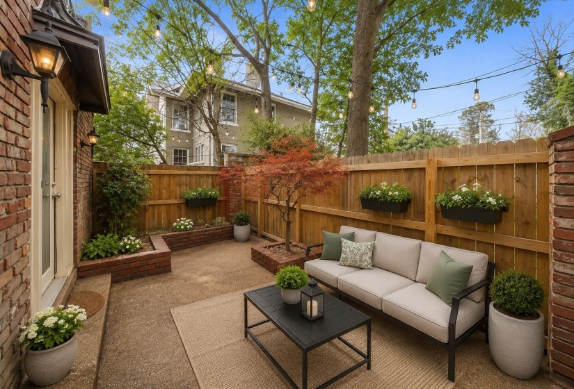 1636 CENTRAL AVE, Memphis, Tennessee 38104, 3 Bedrooms Bedrooms, 7 Rooms Rooms,2.1 BathroomsBathrooms,Residential,For Sale,CENTRAL,10224441