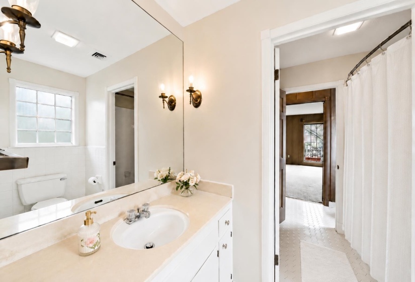 1636 CENTRAL AVE, Memphis, Tennessee 38104, 3 Bedrooms Bedrooms, 7 Rooms Rooms,2.1 BathroomsBathrooms,Residential,For Sale,CENTRAL,10224441