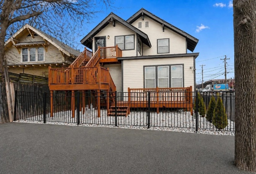 1595 COURT AVE, Memphis, Tennessee 38104, 3 Bedrooms Bedrooms, 7 Rooms Rooms,2 BathroomsBathrooms,Rental Properties,For Sale,COURT,10224448