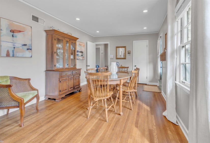 1383 WHITE STATION RD, Memphis, Tennessee 38117, 3 Bedrooms Bedrooms, 9 Rooms Rooms,2.1 BathroomsBathrooms,Rental Properties,For Sale,WHITE STATION,10224462