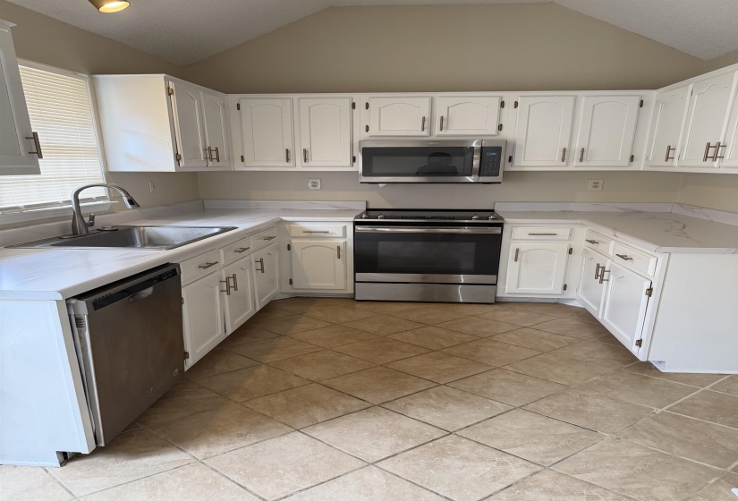 7371 BAYOU BEND CV, Unicorp/Memphis, Tennessee 38125, 4 Bedrooms Bedrooms, 8 Rooms Rooms,3.1 BathroomsBathrooms,Rental Properties,For Sale,BAYOU BEND,10224467