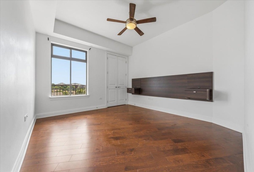 717 RIVERSIDE DR, Memphis, Tennessee 38103, 1 Bedroom Bedrooms, 5 Rooms Rooms,2 BathroomsBathrooms,Rental Properties,For Sale,RIVERSIDE,10224479