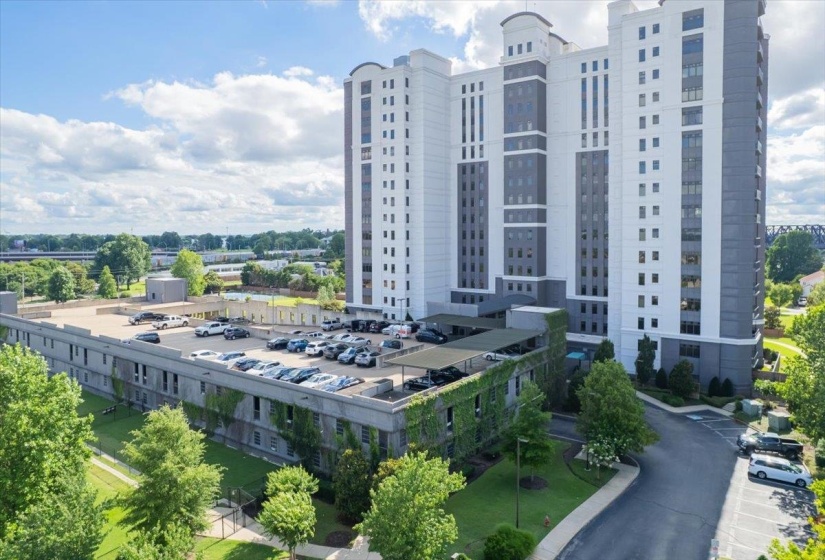 717 RIVERSIDE DR, Memphis, Tennessee 38103, 1 Bedroom Bedrooms, 5 Rooms Rooms,2 BathroomsBathrooms,Rental Properties,For Sale,RIVERSIDE,10224479