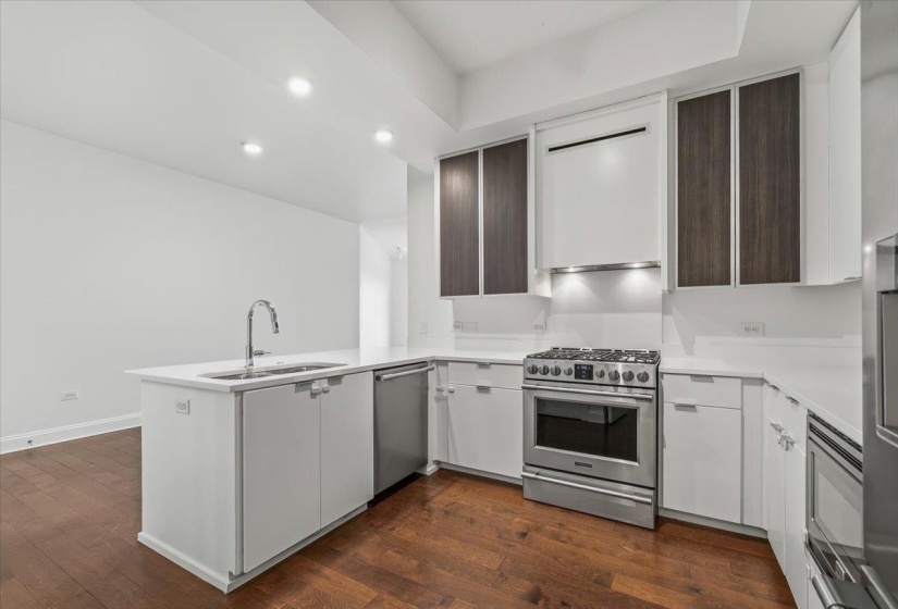 717 RIVERSIDE DR, Memphis, Tennessee 38103, 1 Bedroom Bedrooms, 5 Rooms Rooms,2 BathroomsBathrooms,Rental Properties,For Sale,RIVERSIDE,10224479