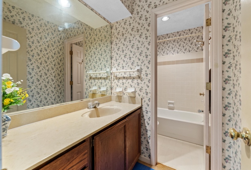 7027 BOXBOROUGH CV, Memphis, Tennessee 38119, 3 Bedroom Bedrooms, 6 Room Rooms,2.1 BathroomBathrooms,Residential,For Sale,BOXBOROUGH,0,10223085
