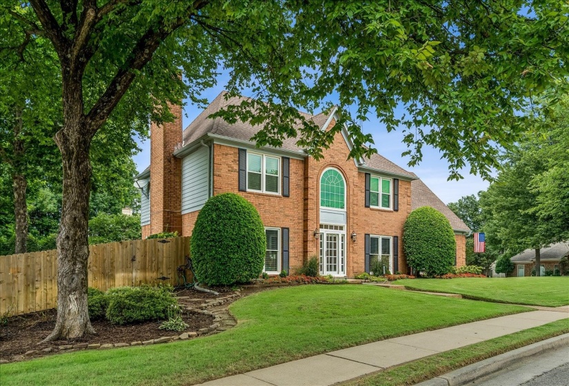 1851 AUTUMNDALE DR, Cordova, Tennessee 38016, 4 Bedrooms Bedrooms, 8 Rooms Rooms,2.1 BathroomsBathrooms,Residential,For Sale,AUTUMNDALE,10224458