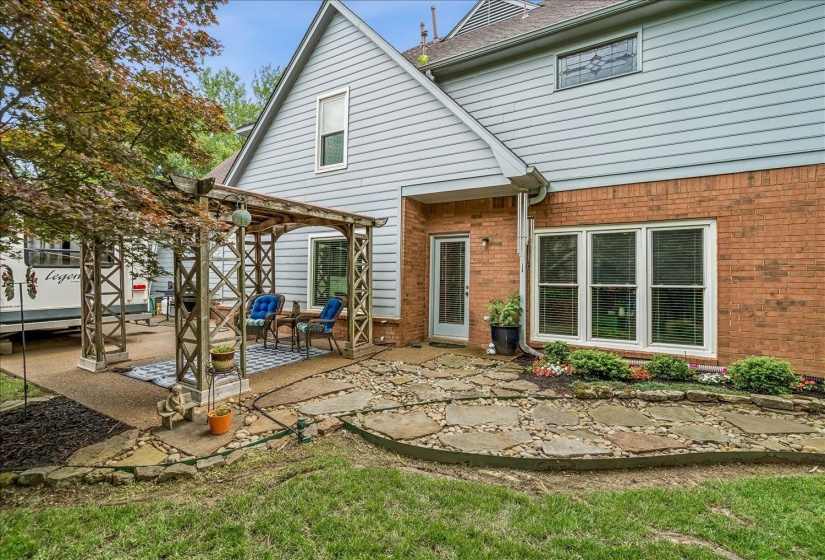 1851 AUTUMNDALE DR, Cordova, Tennessee 38016, 4 Bedrooms Bedrooms, 8 Rooms Rooms,2.1 BathroomsBathrooms,Residential,For Sale,AUTUMNDALE,10224458