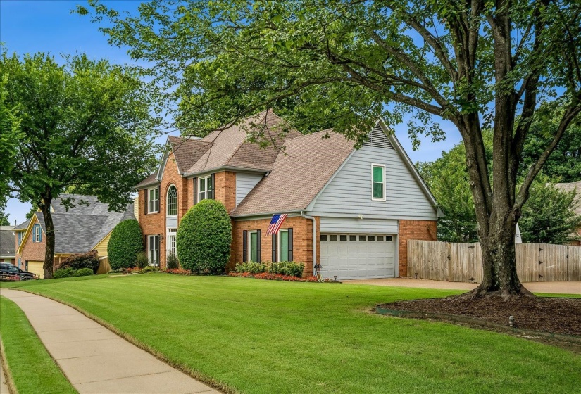 1851 AUTUMNDALE DR, Cordova, Tennessee 38016, 4 Bedrooms Bedrooms, 8 Rooms Rooms,2.1 BathroomsBathrooms,Residential,For Sale,AUTUMNDALE,10224458