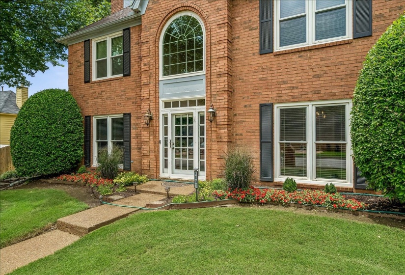 1851 AUTUMNDALE DR, Cordova, Tennessee 38016, 4 Bedrooms Bedrooms, 8 Rooms Rooms,2.1 BathroomsBathrooms,Residential,For Sale,AUTUMNDALE,10224458