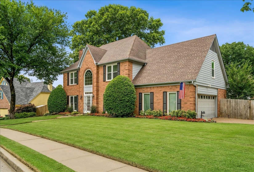 1851 AUTUMNDALE DR, Cordova, Tennessee 38016, 4 Bedrooms Bedrooms, 8 Rooms Rooms,2.1 BathroomsBathrooms,Residential,For Sale,AUTUMNDALE,10224458