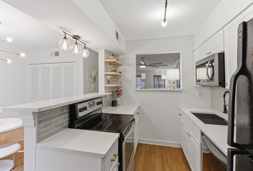 540 PEABODY SQ, Memphis, Tennessee 38104, 2 Bedrooms Bedrooms, 5 Rooms Rooms,1.2 BathroomsBathrooms,Residential,For Sale,PEABODY,10224459