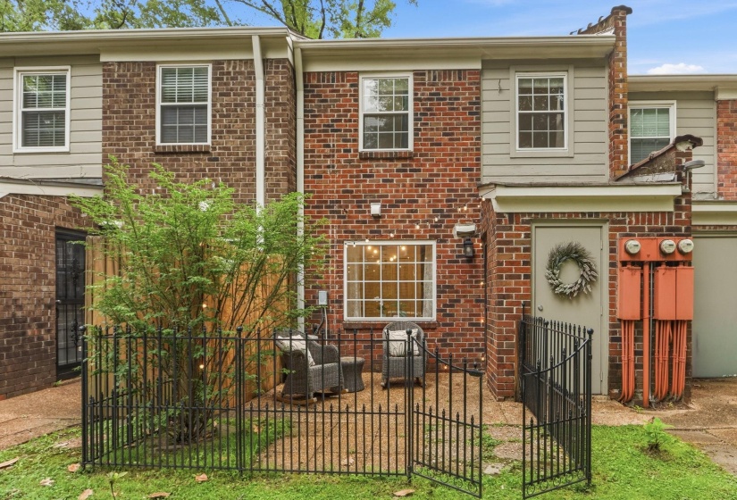 540 PEABODY SQ, Memphis, Tennessee 38104, 2 Bedrooms Bedrooms, 5 Rooms Rooms,1.2 BathroomsBathrooms,Residential,For Sale,PEABODY,10224459