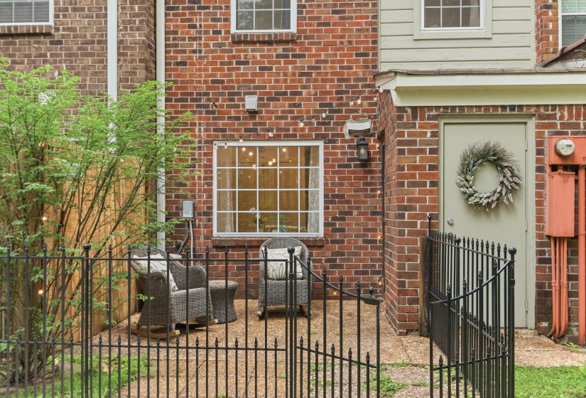 540 PEABODY SQ, Memphis, Tennessee 38104, 2 Bedrooms Bedrooms, 5 Rooms Rooms,1.2 BathroomsBathrooms,Residential,For Sale,PEABODY,10224459