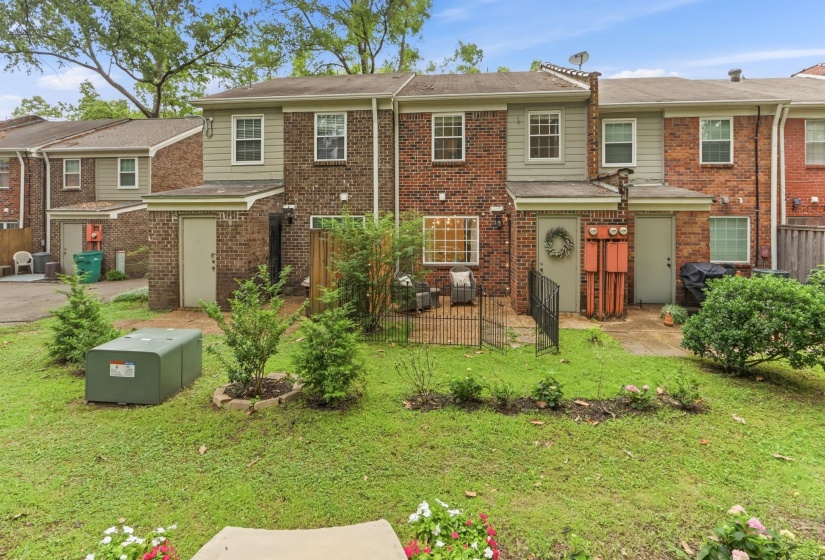 540 PEABODY SQ, Memphis, Tennessee 38104, 2 Bedrooms Bedrooms, 5 Rooms Rooms,1.2 BathroomsBathrooms,Residential,For Sale,PEABODY,10224459