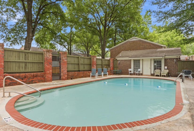 540 PEABODY SQ, Memphis, Tennessee 38104, 2 Bedrooms Bedrooms, 5 Rooms Rooms,1.2 BathroomsBathrooms,Residential,For Sale,PEABODY,10224459