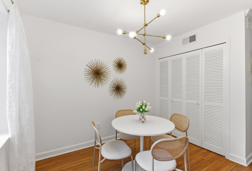 540 PEABODY SQ, Memphis, Tennessee 38104, 2 Bedrooms Bedrooms, 5 Rooms Rooms,1.2 BathroomsBathrooms,Residential,For Sale,PEABODY,10224459