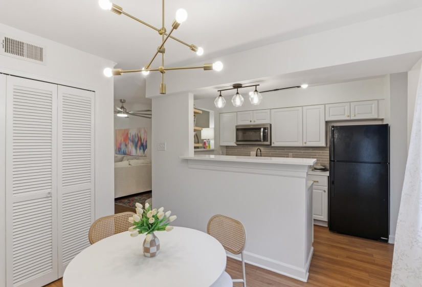 540 PEABODY SQ, Memphis, Tennessee 38104, 2 Bedrooms Bedrooms, 5 Rooms Rooms,1.2 BathroomsBathrooms,Residential,For Sale,PEABODY,10224459