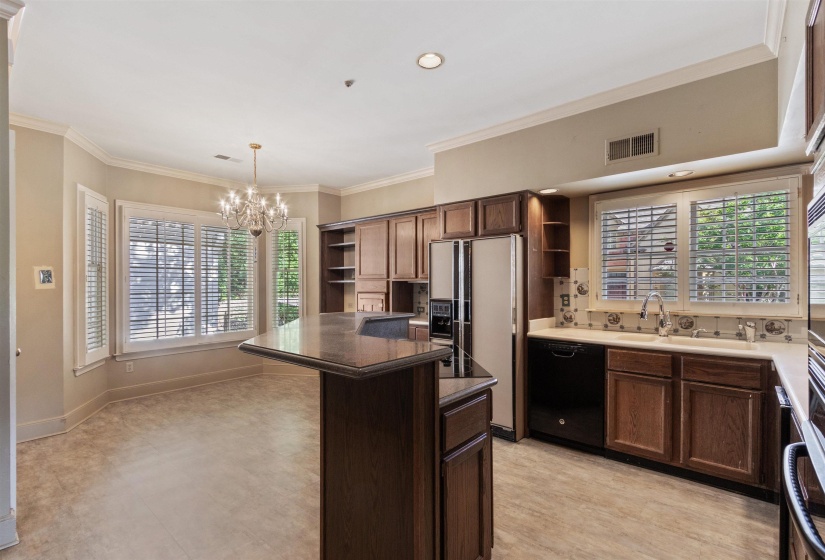 1591 CLANLO DR, Memphis, Tennessee 38104, 3 Bedrooms Bedrooms, 9 Rooms Rooms,2.1 BathroomsBathrooms,Residential,For Sale,CLANLO,10224469