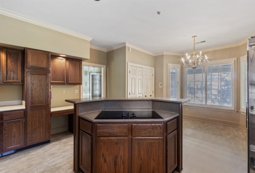 1591 CLANLO DR, Memphis, Tennessee 38104, 3 Bedrooms Bedrooms, 9 Rooms Rooms,2.1 BathroomsBathrooms,Residential,For Sale,CLANLO,10224469