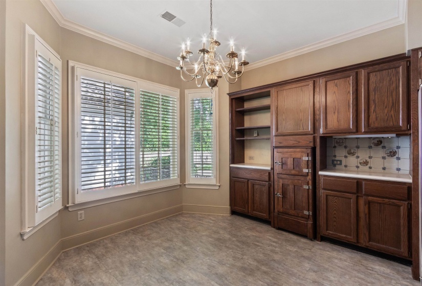 1591 CLANLO DR, Memphis, Tennessee 38104, 3 Bedrooms Bedrooms, 9 Rooms Rooms,2.1 BathroomsBathrooms,Residential,For Sale,CLANLO,10224469