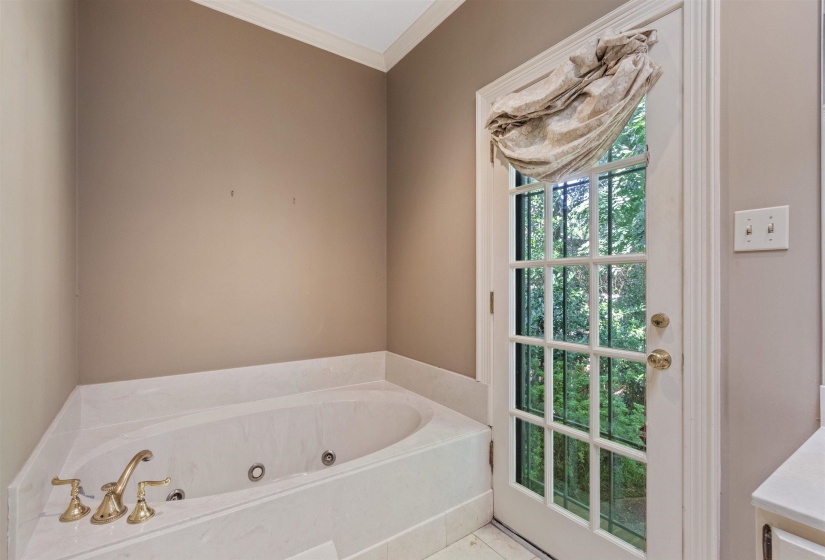 1591 CLANLO DR, Memphis, Tennessee 38104, 3 Bedrooms Bedrooms, 9 Rooms Rooms,2.1 BathroomsBathrooms,Residential,For Sale,CLANLO,10224469