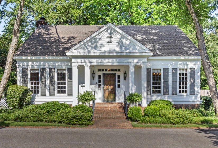 1591 CLANLO DR, Memphis, Tennessee 38104, 3 Bedrooms Bedrooms, 9 Rooms Rooms,2.1 BathroomsBathrooms,Residential,For Sale,CLANLO,10224469