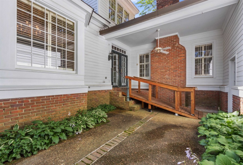 1591 CLANLO DR, Memphis, Tennessee 38104, 3 Bedrooms Bedrooms, 9 Rooms Rooms,2.1 BathroomsBathrooms,Residential,For Sale,CLANLO,10224469