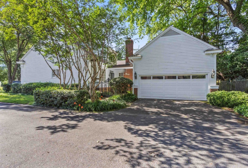 1591 CLANLO DR, Memphis, Tennessee 38104, 3 Bedrooms Bedrooms, 9 Rooms Rooms,2.1 BathroomsBathrooms,Residential,For Sale,CLANLO,10224469