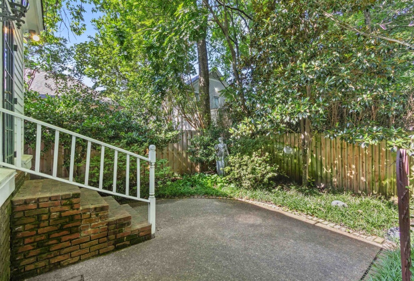 1591 CLANLO DR, Memphis, Tennessee 38104, 3 Bedrooms Bedrooms, 9 Rooms Rooms,2.1 BathroomsBathrooms,Residential,For Sale,CLANLO,10224469