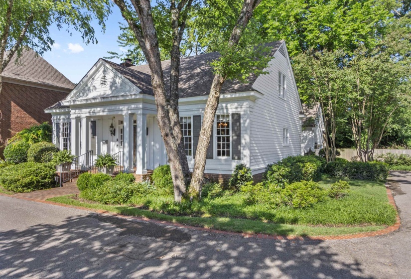 1591 CLANLO DR, Memphis, Tennessee 38104, 3 Bedrooms Bedrooms, 9 Rooms Rooms,2.1 BathroomsBathrooms,Residential,For Sale,CLANLO,10224469