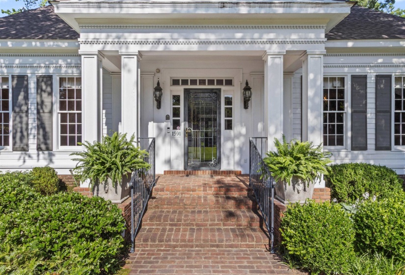 1591 CLANLO DR, Memphis, Tennessee 38104, 3 Bedrooms Bedrooms, 9 Rooms Rooms,2.1 BathroomsBathrooms,Residential,For Sale,CLANLO,10224469