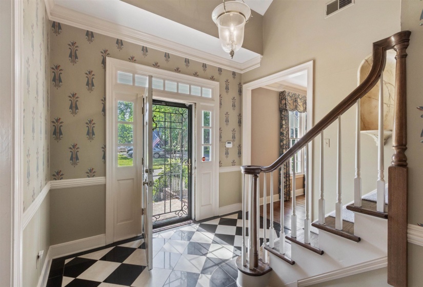 1591 CLANLO DR, Memphis, Tennessee 38104, 3 Bedrooms Bedrooms, 9 Rooms Rooms,2.1 BathroomsBathrooms,Residential,For Sale,CLANLO,10224469