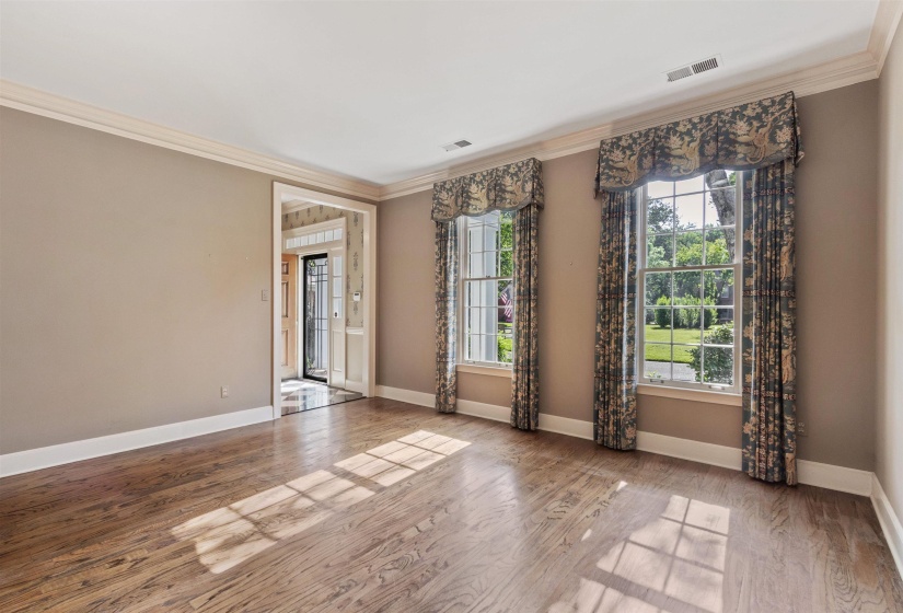 1591 CLANLO DR, Memphis, Tennessee 38104, 3 Bedrooms Bedrooms, 9 Rooms Rooms,2.1 BathroomsBathrooms,Residential,For Sale,CLANLO,10224469