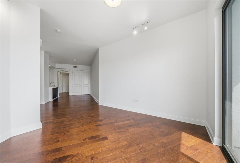 717 RIVERSIDE DR, Memphis, Tennessee 38103, 1 Bedroom Bedrooms, 5 Rooms Rooms,2 BathroomsBathrooms,Residential,For Sale,RIVERSIDE,10224478