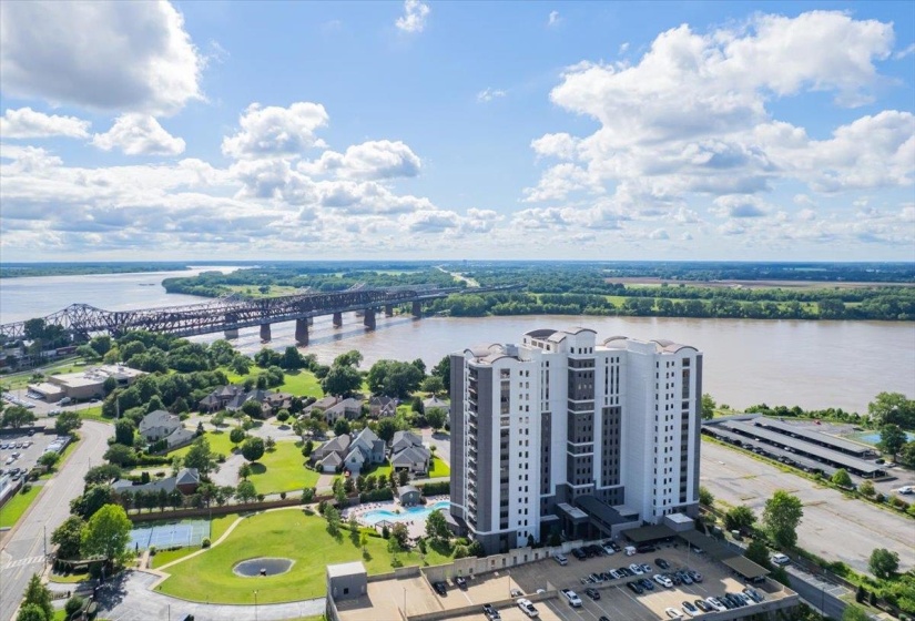 717 RIVERSIDE DR, Memphis, Tennessee 38103, 1 Bedroom Bedrooms, 5 Rooms Rooms,2 BathroomsBathrooms,Residential,For Sale,RIVERSIDE,10224478