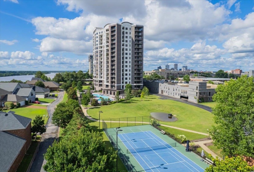 717 RIVERSIDE DR, Memphis, Tennessee 38103, 1 Bedroom Bedrooms, 5 Rooms Rooms,2 BathroomsBathrooms,Residential,For Sale,RIVERSIDE,10224478