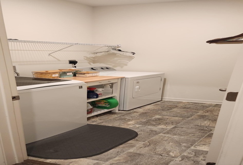 340 DRIFTWOOD LOOP, Oakland, Tennessee 38060, 4 Bedrooms Bedrooms, 7 Rooms Rooms,2 BathroomsBathrooms,Rental Properties,For Sale,DRIFTWOOD,10224485