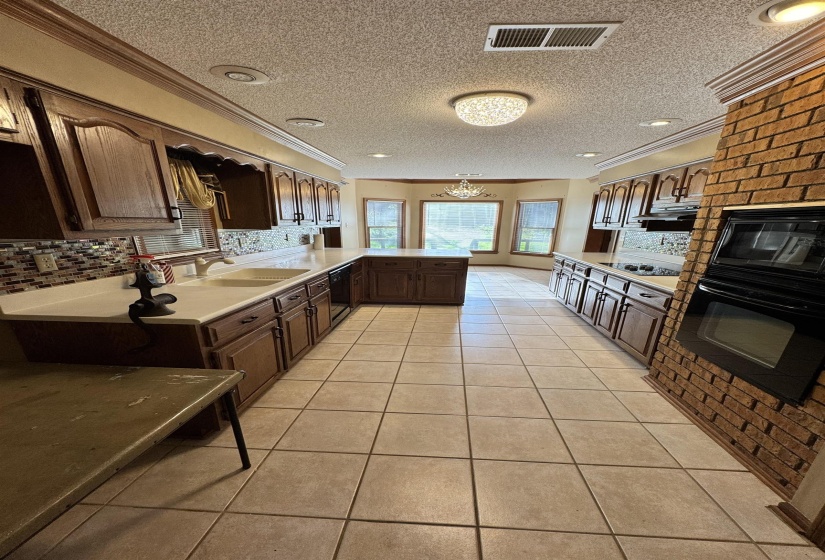 2025 MT BADON LN, Memphis, Tennessee 38016, 4 Bedrooms Bedrooms, 7 Rooms Rooms,2.1 BathroomsBathrooms,Rental Properties,For Sale,MT BADON,10224486