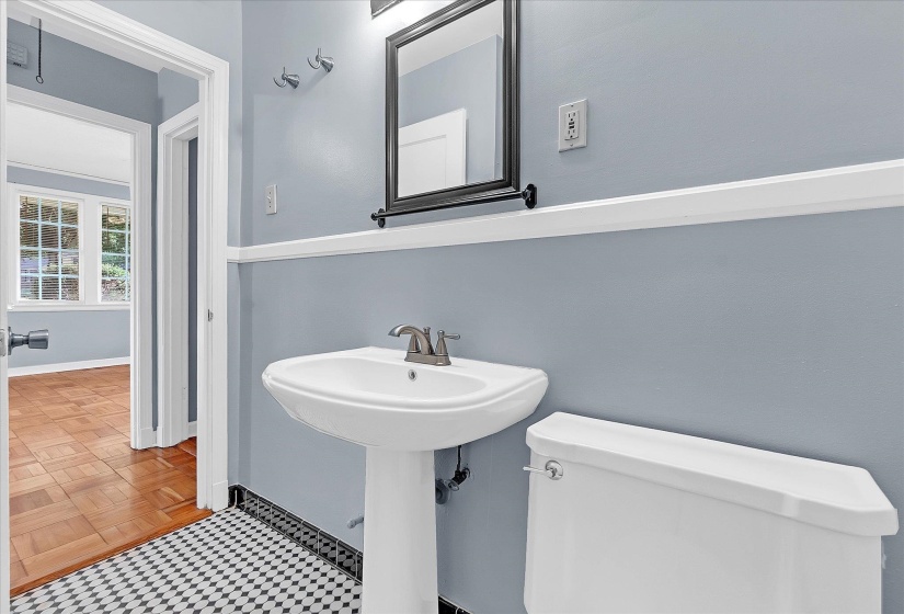 3996 CANTERBURY DR, Memphis, Tennessee 38122, 3 Bedrooms Bedrooms, 8 Rooms Rooms,2 BathroomsBathrooms,Residential,For Sale,CANTERBURY,10224491