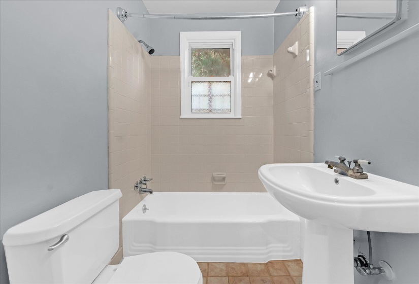 3996 CANTERBURY DR, Memphis, Tennessee 38122, 3 Bedrooms Bedrooms, 8 Rooms Rooms,2 BathroomsBathrooms,Residential,For Sale,CANTERBURY,10224491