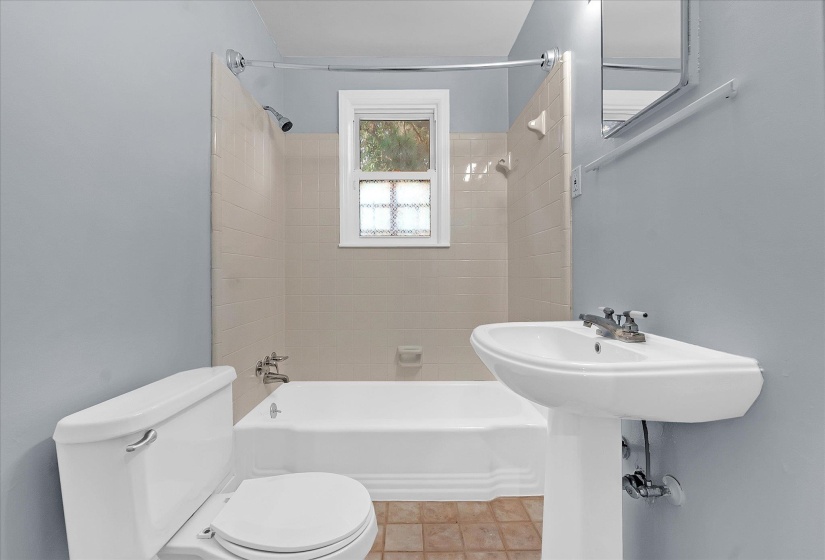 3996 CANTERBURY DR, Memphis, Tennessee 38122, 3 Bedrooms Bedrooms, 8 Rooms Rooms,2 BathroomsBathrooms,Residential,For Sale,CANTERBURY,10224491