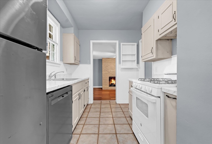 3996 CANTERBURY DR, Memphis, Tennessee 38122, 3 Bedrooms Bedrooms, 8 Rooms Rooms,2 BathroomsBathrooms,Residential,For Sale,CANTERBURY,10224491