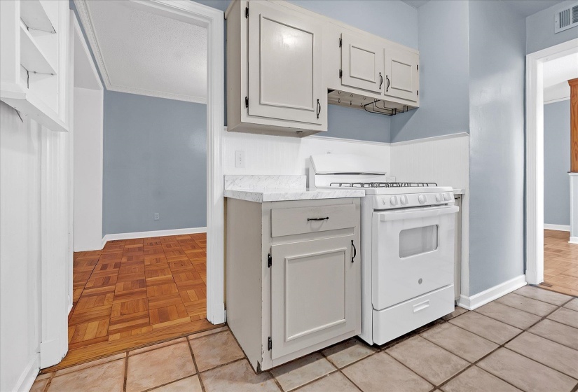 3996 CANTERBURY DR, Memphis, Tennessee 38122, 3 Bedrooms Bedrooms, 8 Rooms Rooms,2 BathroomsBathrooms,Residential,For Sale,CANTERBURY,10224491