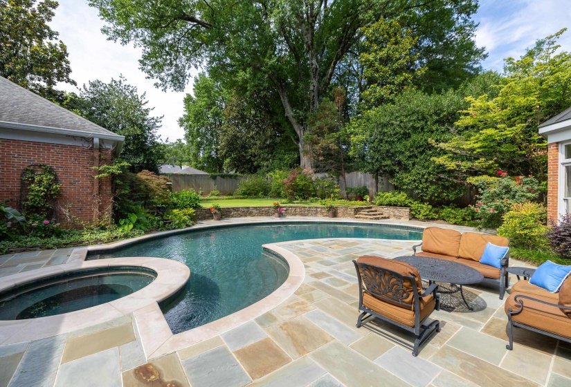 3595 GALLOWAY DR, Memphis, Tennessee 38111, 4 Bedrooms Bedrooms, 10 Rooms Rooms,5 BathroomsBathrooms,Residential,For Sale,GALLOWAY,10224511