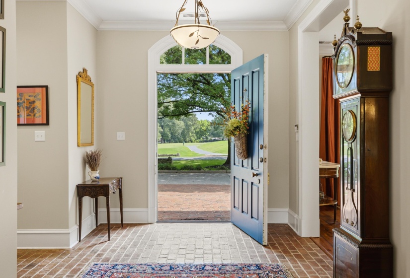 3595 GALLOWAY DR, Memphis, Tennessee 38111, 4 Bedrooms Bedrooms, 10 Rooms Rooms,5 BathroomsBathrooms,Residential,For Sale,GALLOWAY,10224511