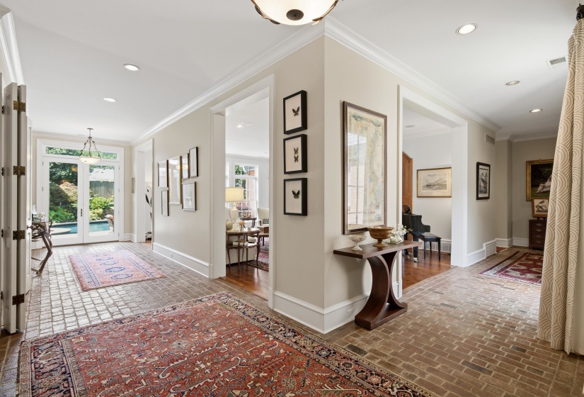3595 GALLOWAY DR, Memphis, Tennessee 38111, 4 Bedrooms Bedrooms, 10 Rooms Rooms,5 BathroomsBathrooms,Residential,For Sale,GALLOWAY,10224511