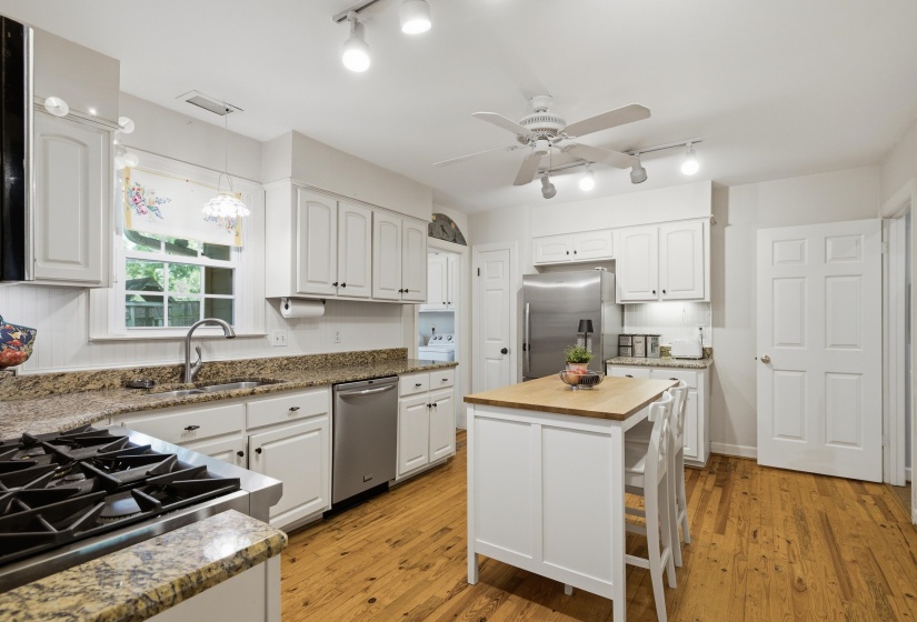 53 WALNUT GROVE CIR, Memphis, Tennessee 38117, 3 Bedrooms Bedrooms, 7 Rooms Rooms,2 BathroomsBathrooms,Residential,For Sale,WALNUT GROVE,10224525