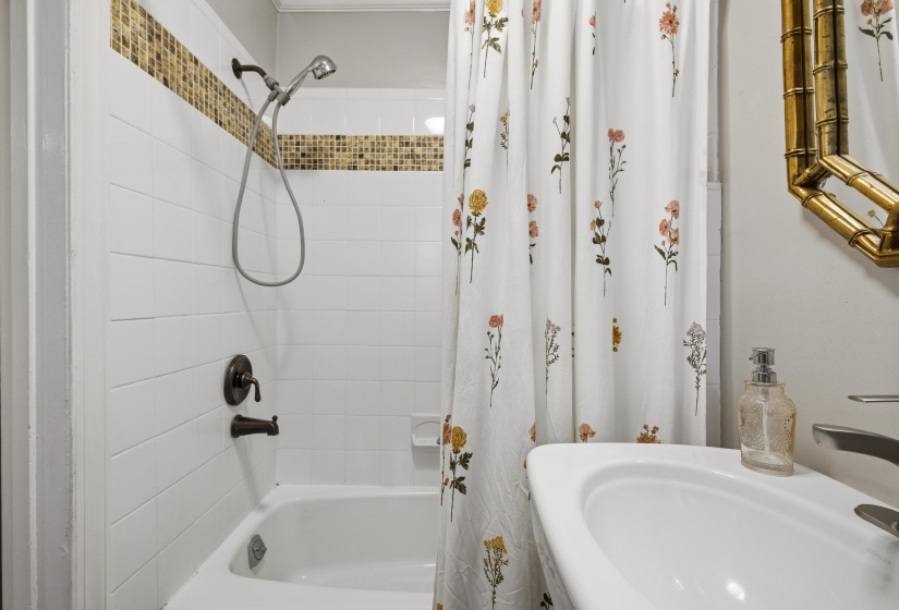 53 WALNUT GROVE CIR, Memphis, Tennessee 38117, 3 Bedrooms Bedrooms, 7 Rooms Rooms,2 BathroomsBathrooms,Residential,For Sale,WALNUT GROVE,10224525